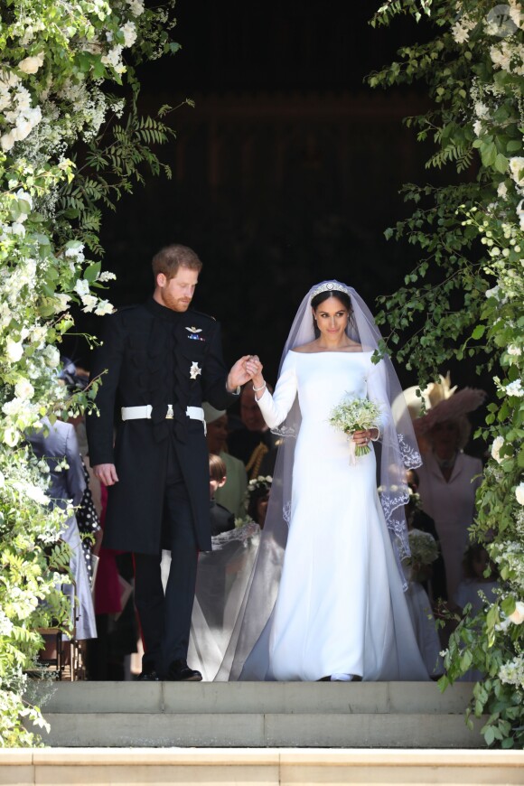 Le prince Harry et Meghan Markle (en robe de mariée Givenchy), duc et duchesse de Sussex, à la sortie de chapelle St. George au château de Windsor après leur mariage le 19 mai 2018.
