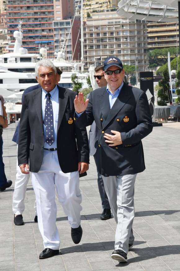 Bernard d'Alessandri, le directeur général du Yacht Club de Monaco, et le prince Albert II de Monaco - Départ du 1er Monaco Globe Series à Monaco le 3 juin 2018. © Bruno Bebert/Bestimage