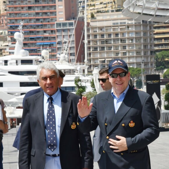 Bernard d'Alessandri, le directeur général du Yacht Club de Monaco, et le prince Albert II de Monaco - Départ du 1er Monaco Globe Series à Monaco le 3 juin 2018. © Bruno Bebert/Bestimage