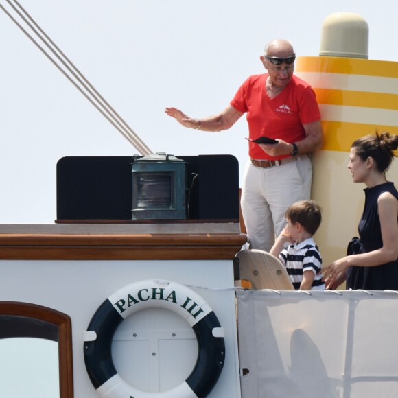 Charlotte Casiraghi et son fils Raphaël durant le départ du 1er Monaco Globe Series à Monaco le 3 juin 2018. © Bruno Bebert/Bestimage