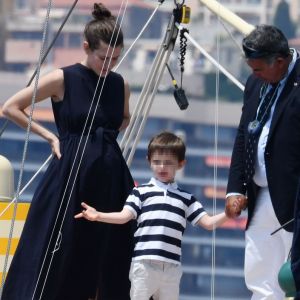 Charlotte Casiraghi et son fils Raphaël durant le départ du 1er Monaco Globe Series à Monaco le 3 juin 2018. © Bruno Bebert/Bestimage