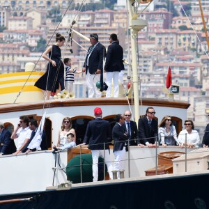 Charlotte Casiraghi et son fils Raphaël, le prince Albert II de Monaco, Beatrice Borromeo, et des invités et membres du Yacht Club - Départ du 1er Monaco Globe Series à Monaco le 3 juin 2018. © Bruno Bebert/Bestimage