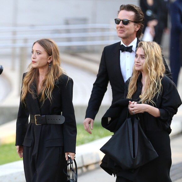 Mary-Kate et Ashley Olsen arrivent aux CFDA Awards 2018 au Brooklyn Museum à New York, le 4 juin 2018.