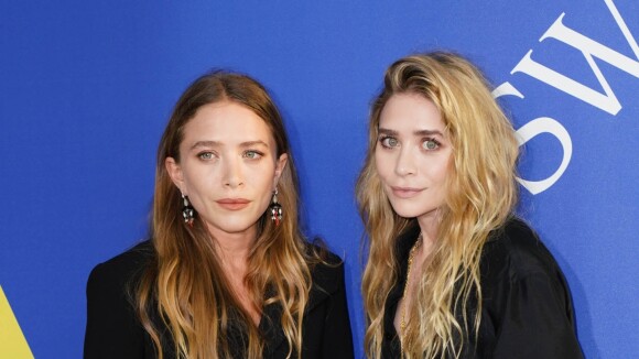 Ashley et Mary-Kate Olsen : Looks sombres et sourires timides aux CFDA Awards