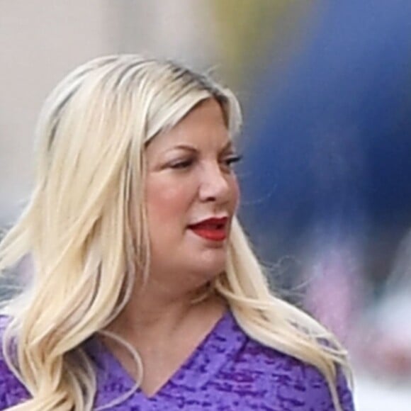 Exclusif - Tori Spelling et son mari D. McDermott se baladent avec leurs filles dans les rues de Woodland Hills, le 26 mai 2018