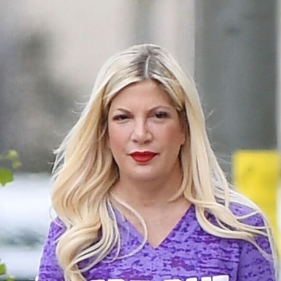 Exclusif - Tori Spelling et son mari D. McDermott se baladent avec leurs filles dans les rues de Woodland Hills, le 26 mai 2018