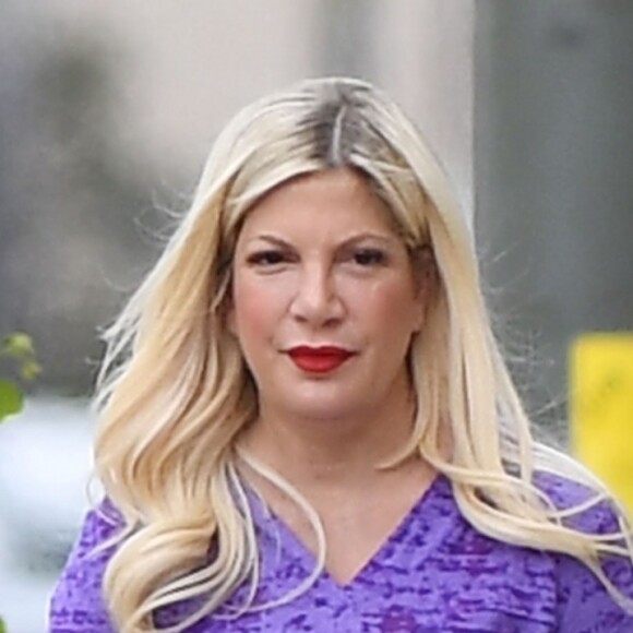 Exclusif - Tori Spelling et son mari D. McDermott se baladent avec leurs filles dans les rues de Woodland Hills, le 26 mai 2018