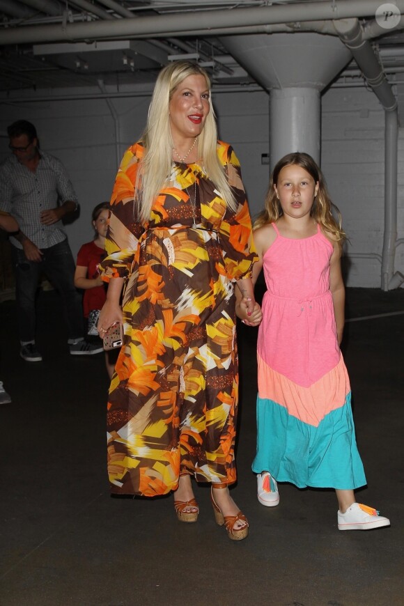 Exclusif - Tori Spelling est allée fêter son anniversaire (45 ans) avec son mari Dean McDermott et ses enfants Stella, Liam, Hattie, Finn, Beau au restaurant "Katana Robata" à West Hollywood. Le 16 mai 2018