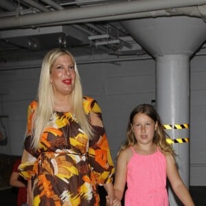 Exclusif - Tori Spelling est allée fêter son anniversaire (45 ans) avec son mari Dean McDermott et ses enfants Stella, Liam, Hattie, Finn, Beau au restaurant "Katana Robata" à West Hollywood. Le 16 mai 2018