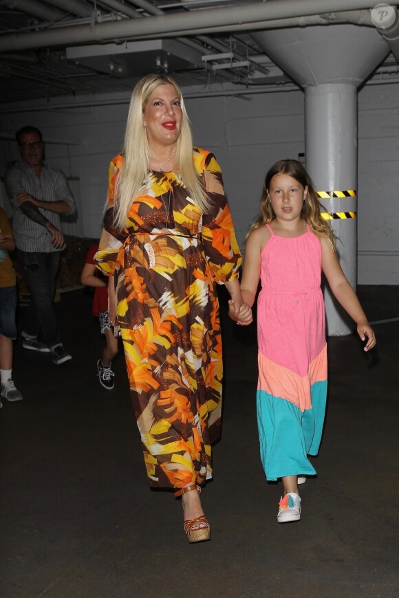 Exclusif - Tori Spelling est allée fêter son anniversaire (45 ans) avec son mari Dean McDermott et ses enfants Stella, Liam, Hattie, Finn, Beau au restaurant "Katana Robata" à West Hollywood. Le 16 mai 2018