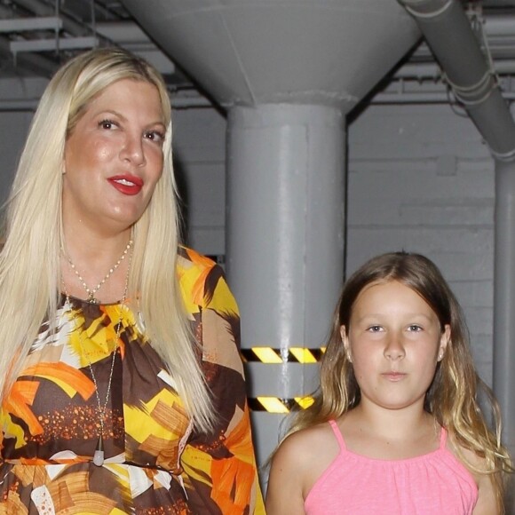 Exclusif - Tori Spelling est allée fêter son anniversaire (45 ans) avec son mari Dean McDermott et ses enfants Stella, Liam, Hattie, Finn, Beau au restaurant "Katana Robata" à West Hollywood. Le 16 mai 2018