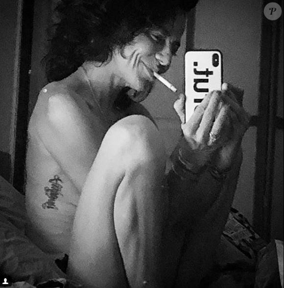 Sandra Sisley topless dans son lit pour une déclaration d'amour à son mari Tomer Sisley sur Instagram le 6 juin 2018.