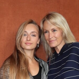 Emma Smet et sa mère Estelle Lefébure - Les célébrités au village des Internationaux de Tennis de Roland Garros à Paris, France, le 6 juin 2018. © Cyril Moreau/Bestimage