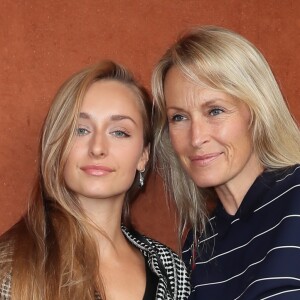 Emma Smet et sa mère Estelle Lefébure - Les célébrités au village des Internationaux de Tennis de Roland Garros à Paris, France, le 6 juin 2018. © Cyril Moreau/Bestimage