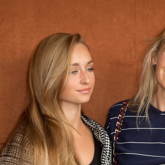 Emma Smet et Estelle Lefébure au village des Internationaux de Tennis de Roland Garros à Paris, France, le 6 juin 2018.