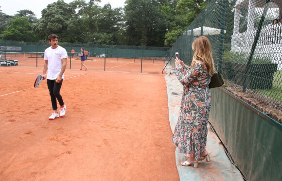 Exclusif - Caroline Receveur (enceinte) et son fiancé Hugo Philip - 26ème édition du Trophée des personnalités en marge des Internationaux de Tennis de Roland Garros à Paris. Le 5 juin 2018.. © Denis Guignebourg / Bestimage