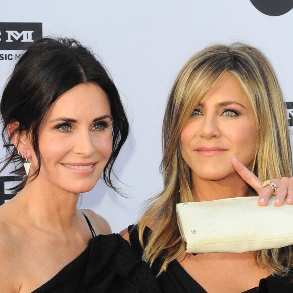 Courtney Cox, Jennifer Aniston lors du 46e AFI Life Achievement Award Gala Tribute honoring George Clooney au Dolby Theatre, Los Angeles, le 7 juin 2018.