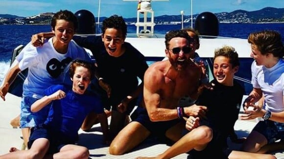 David Guetta s'éclate avec son fils Elvis à Ibiza non loin de Cathy...