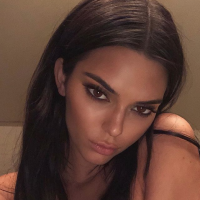 Kendall Jenner : Topless sur Instagram, le top model embrase la toile