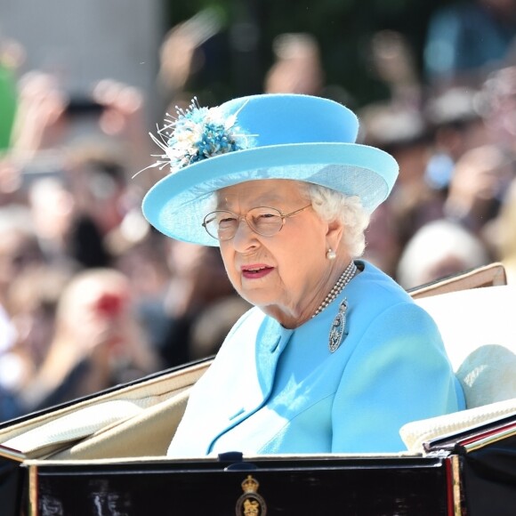 La reine Elisabeth II d'Angleterre - Les membres de la famille royale britannique lors du rassemblement militaire "Trooping the Colour" (le "salut aux couleurs"), célébrant l'anniversaire officiel du souverain britannique. Cette parade a lieu à Horse Guards Parade, chaque année au cours du deuxième samedi du mois de juin. Londres, le 9 juin 2018.