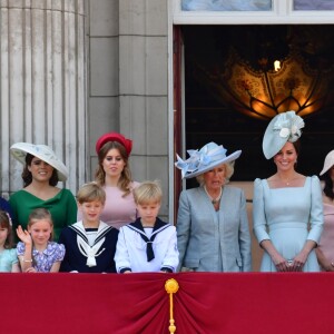 La princesse Eugenie d'York, la princesse Beatrice d’York, Camilla Parker Bowles, duchesse de Cornouailles, Catherine (Kate) Middleton, duchesse de Cambridge, le prince Harry, duc de Sussex, et Meghan Markle, duchesse de Sussex, Peter Phillips, Autumn Phillips, Savannah Phillips, Isla Phillips, le prince Edward, duc de Kent, Lady Helen Taylor et ses filles Eloise et Estella - Les membres de la famille royale britannique lors du rassemblement militaire "Trooping the Colour" (le "salut aux couleurs"), célébrant l'anniversaire officiel du souverain britannique. Cette parade a lieu à Horse Guards Parade, chaque année au cours du deuxième samedi du mois de juin. Londres, le 9 juin 2018.