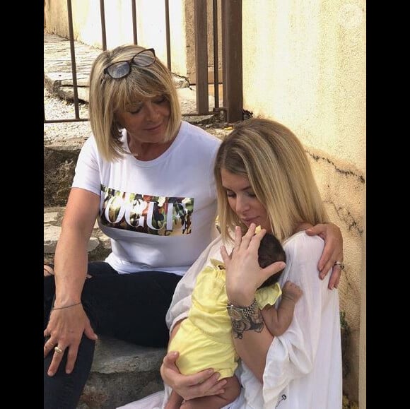 Emilie Fiorelli avec sa maman et sa fille - Instagram, 27 mai 2018