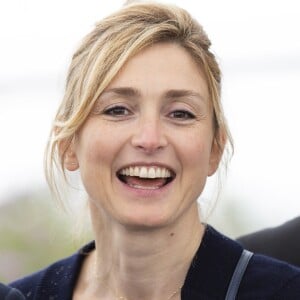 Julie Gayet lors du photocall du film The State Against Mandela (séance spéciale) au 71ème Festival International du Film de Cannes, le 14 mai 2018.