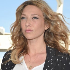 Laura Smet - Fermeture de la Grande Roue de la place de la Concorde et remise d'un chèque de 90 000 euros pour l'Institut Rafaël (Institut soutenu par J.Hallyday) à Paris le 18 mai 2018 © Guirec Coadic / Bestimage