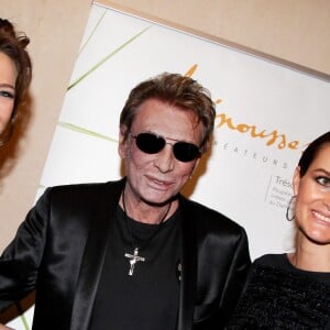 Laura Smet, Johnny et Laeticia Hallyday - Vente aux enchères des poupées "Frimousses des créateurs" à l'hôtel des ventes de Drouot au profit de l'Unicef, à Paris, le 13 décembre 2011.