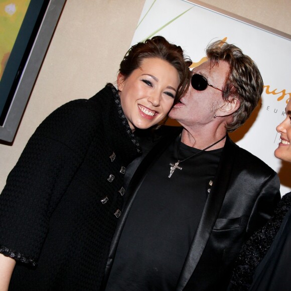 Laura Smet, Johnny et Laeticia Hallyday - Vente aux enchères des poupées "Frimousses des créateurs" à l'hôtel des ventes de Drouot au profit de l'Unicef, à Paris, le 13 décembre 2011.