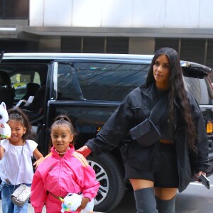 Kim Kardashian et sa fille North rentrent a leur hotel a New York, le 14 juin 2018.