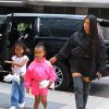 Kim Kardashian et sa fille North rentrent a leur hotel a New York, le 14 juin 2018.