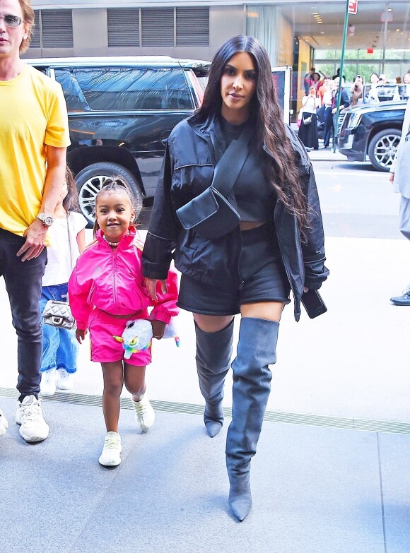 Kim Kardashian et sa fille North West de retour à leur hôtel à New York. Le 14 juin 2018