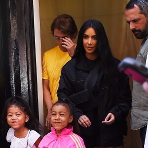 Kim Kardashian, sa fille North West, Jonathan Cheban à la sortie de l'hôtel Mercer à New York. Le 14 juin 2018.