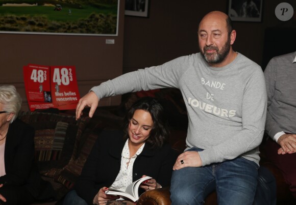 Exclusif - Kad Merad et sa compagne Julia Vignali - Présentation du livre "48 2/3" de Christian Jeanpierre au Rugby Club à Paris, le 30 novembre 2015.