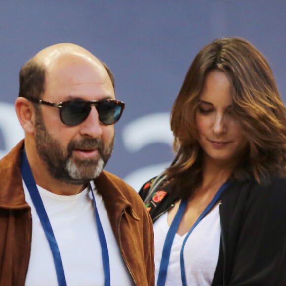 Kad Merad et sa compagne Julia Vignali assistent au match de football Bordeaux/Marseille au stade de Bordeaux le 14 Mai 2107. © Patrick Bernard-Quentin Salinier/ Bestimage