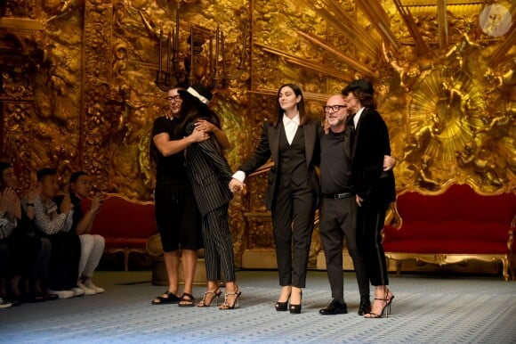 Stefano Gabbana, Naomi Campbell, Monica Bellucci, Domenico Dolce et Marpessa Hennink lors du défilé Dolce&Gabbana pendant la Fashion Week Printemps / Été 2019 homme de Milan, Italie, le 16, 2018.