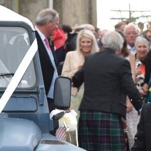 Mariage de Kit Harington et Rose Leslie, qui quittent la Rayne Churche dans un vieux Land Rover Defender 30. Aberdeen en Ecosse, le 23 juin 2018.