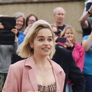 Emilia Clarke - Les célébrités arrivent au mariage de Kit Harington et Rose Leslie en l'église Rayne a Aberdeen en Ecosse, le 23 juin 2018.