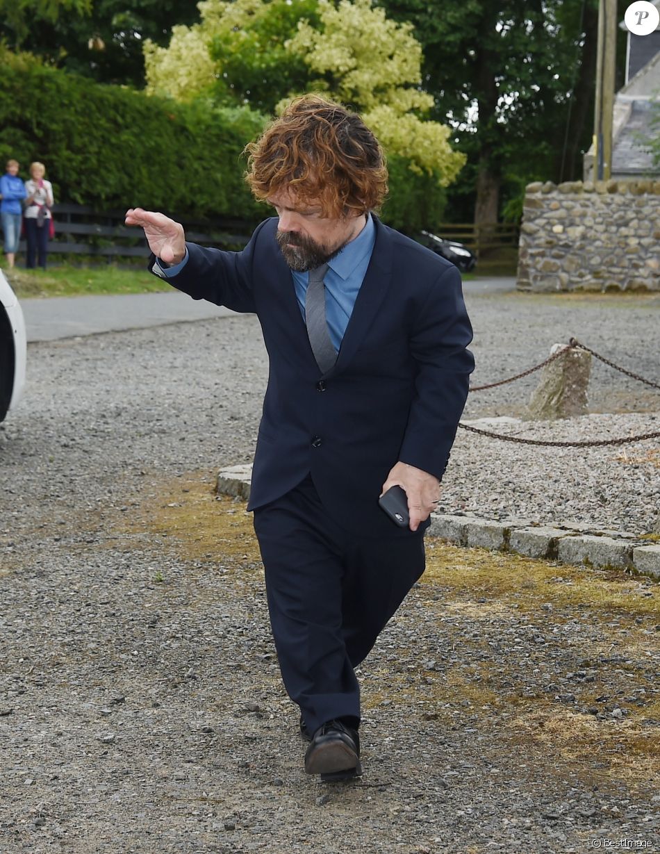 Peter Dinklage Les Celebrites Arrivent Au Mariage De Kit