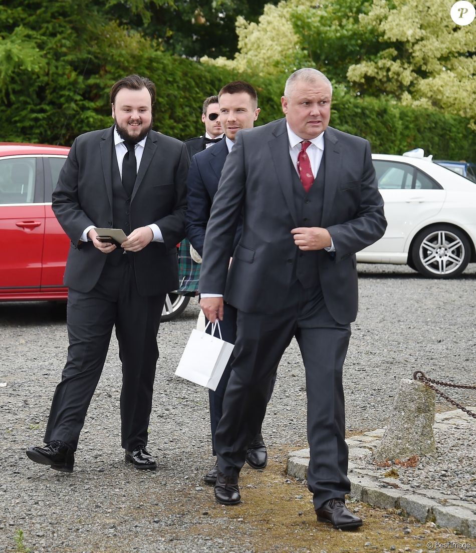 John Bradley Conleth Hill Joe Dempsie Les Celebrites Arrivent