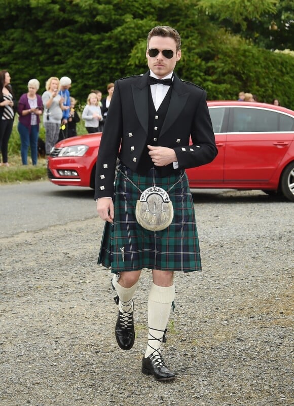 Richard Madden - Les célébrités arrivent au mariage de Kit Harington et Rose Leslie en l'église Rayne a Aberdeen en Ecosse, le 23 juin 2018.