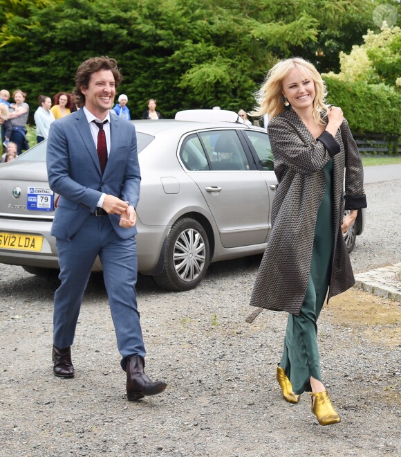 Malin Akerman et son fiancé Jack Donnelly - Les célébrités arrivent au mariage de Kit Harington et Rose Leslie en l'église Rayne a Aberdeen en Ecosse, le 23 juin 2018.