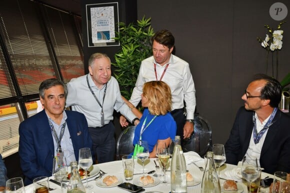 François Fillon, Laura Tenoudji, Jean Todt, Christian Estrosi et Nicolas Deschaux, président de la Fédération Française de Sport Automobile, durant la journée d'essai du Grand Prix de France au Castellet le 23 juin 2018. Christian Estrosi, le maire de Nice et le vice président du Conseil Regional de PACA, est à l'origine du retour du Grand prix de France au Circuit Paul Ricard. © Bruno Bebert/Bestimage