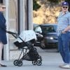 Exclusif - Kirsten Dunst qui vient d'accoucher et son fiancé Jesse Plemons se promènent avec leur fils Ennis à Los Angeles le 22 juin 2018.