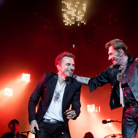 EXCLU - Johnny Hallyday et Greg Zlap - Concert à Nîmes le 2 juillet 2015.