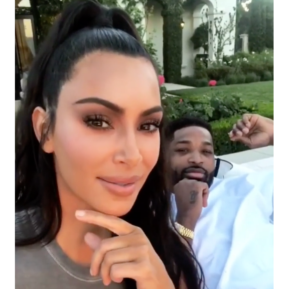 Kim Kardashian et Tristan Thompson à l'anniversaire de Khloé Kardashian le 27 juin 2018 à Los Angeles.