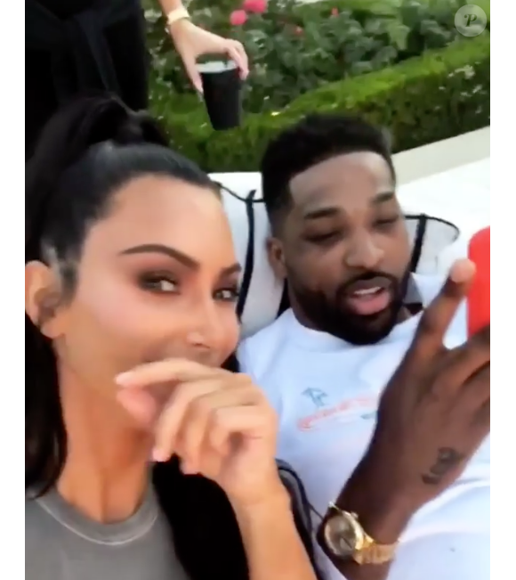 Kim Kardashian et Tristan Thompson à l'anniversaire de Khloé Kardashian le 27 juin 2018 à Los Angeles.