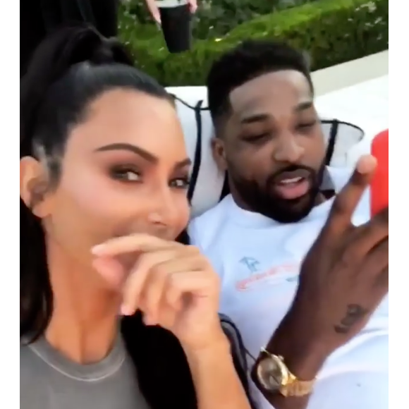 Kim Kardashian et Tristan Thompson à l'anniversaire de Khloé Kardashian le 27 juin 2018 à Los Angeles.