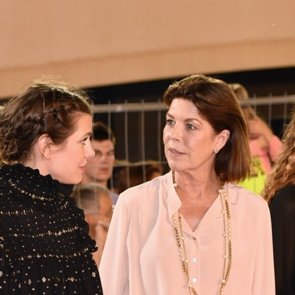 Charlotte Casiraghi, enceinte, et sa mère la princesse Caroline de Hanovre le 29 juin 2018 lors de la remise des prix de la Pro Am Cup, une épreuve qu'elle parraine, au Jumping de Monte-Carlo, étape du Longines Global Champions Tour. © Bruno Bebert/Bestimage